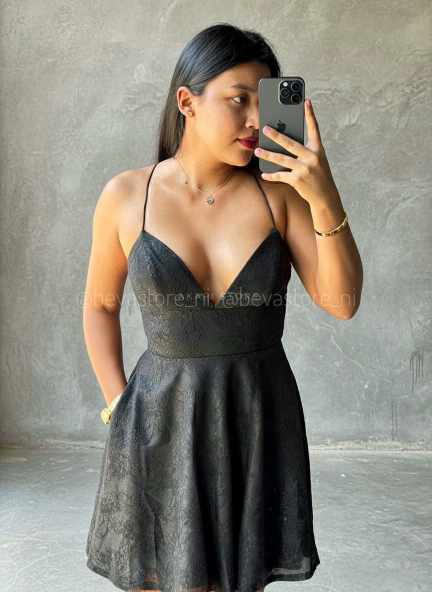 Vestido corto negro