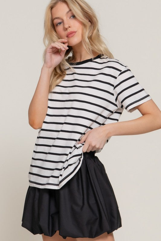Camiseta de rayas con cuello redondo