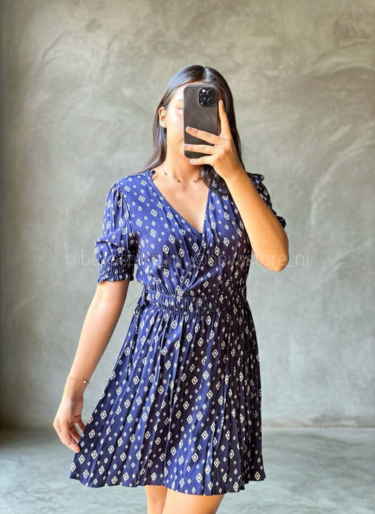 Vestido azul de formas