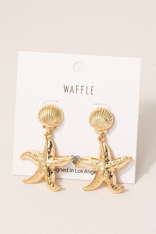 Aretes Estrella y concha de mar dorados