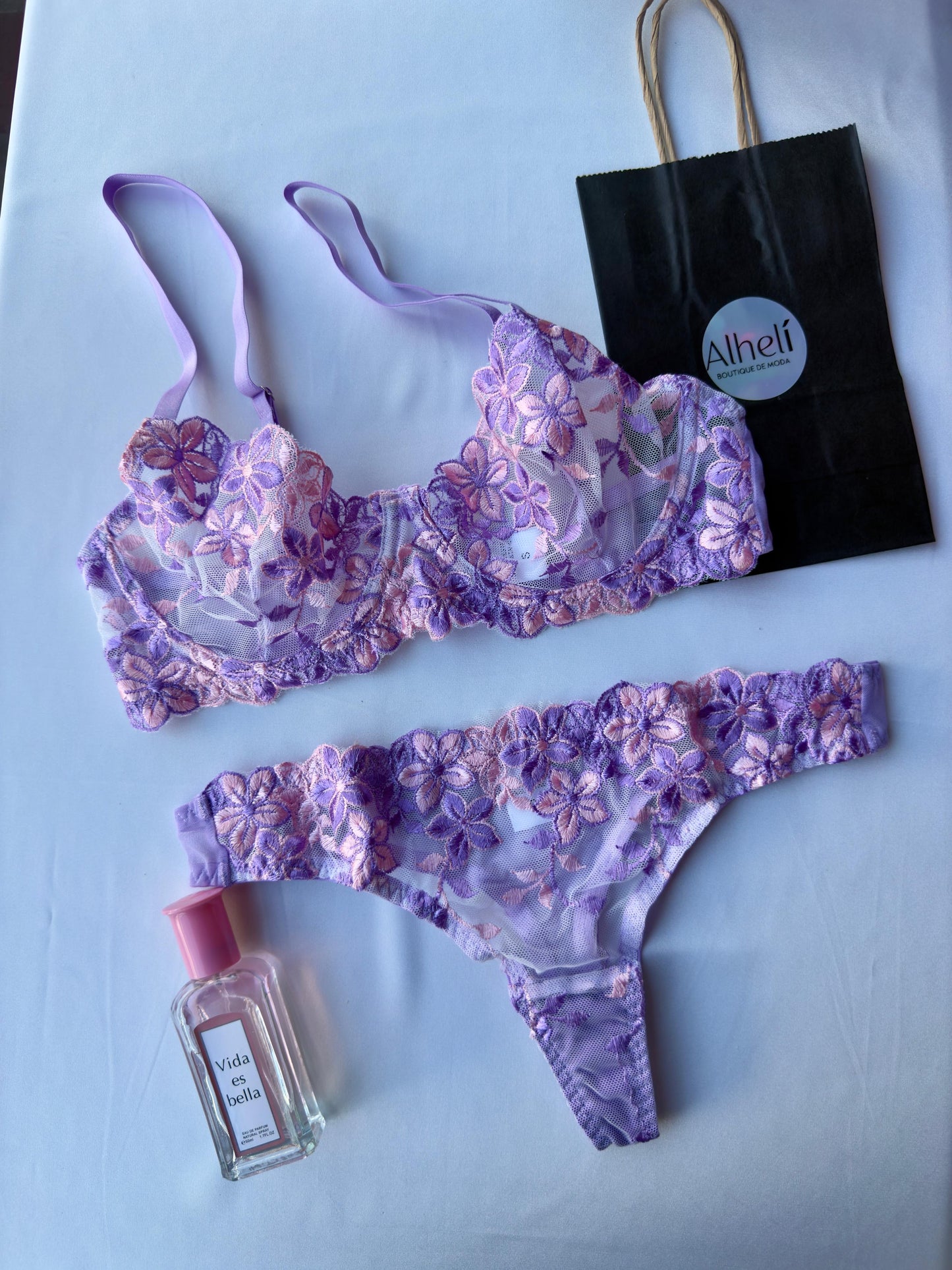 Lenceria morado con bordado floral romantica 2 piezas