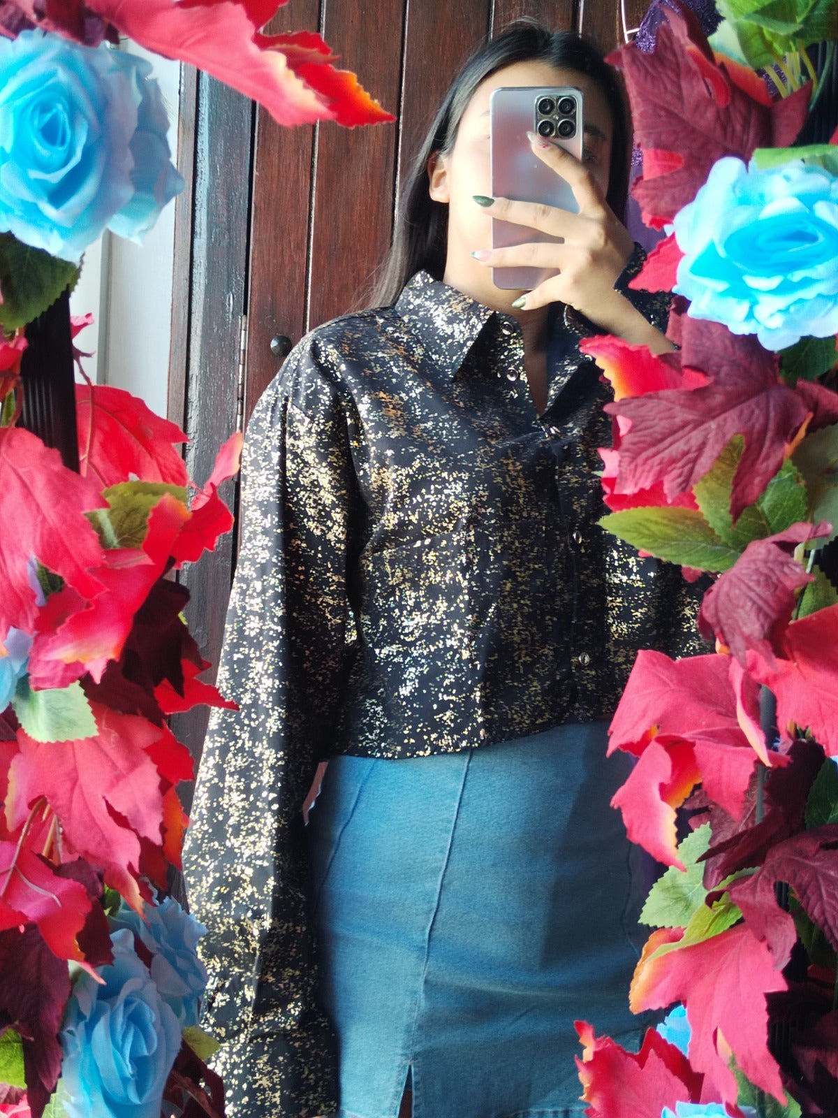 Blusa negra con dorado