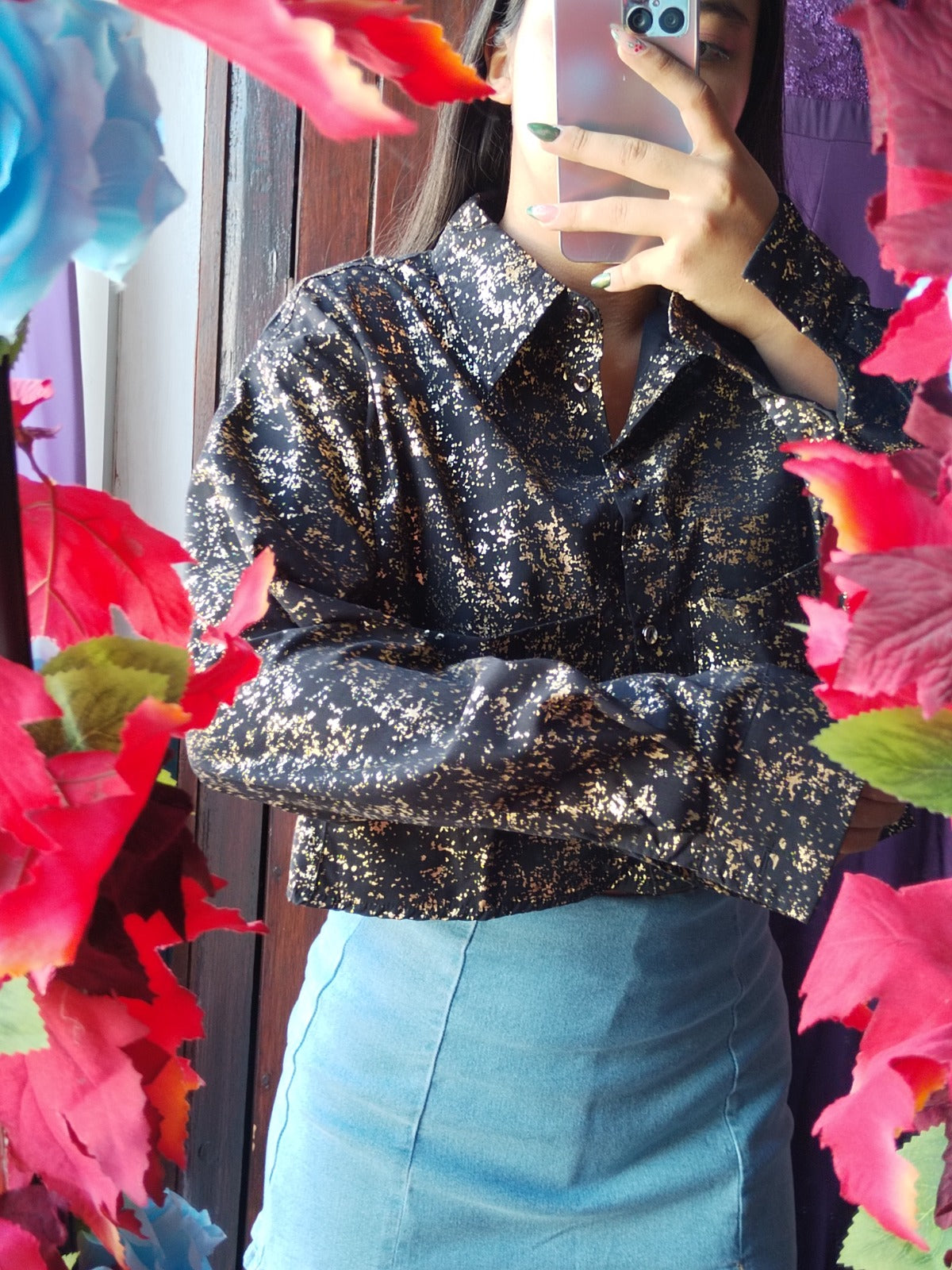 Blusa negra con dorado