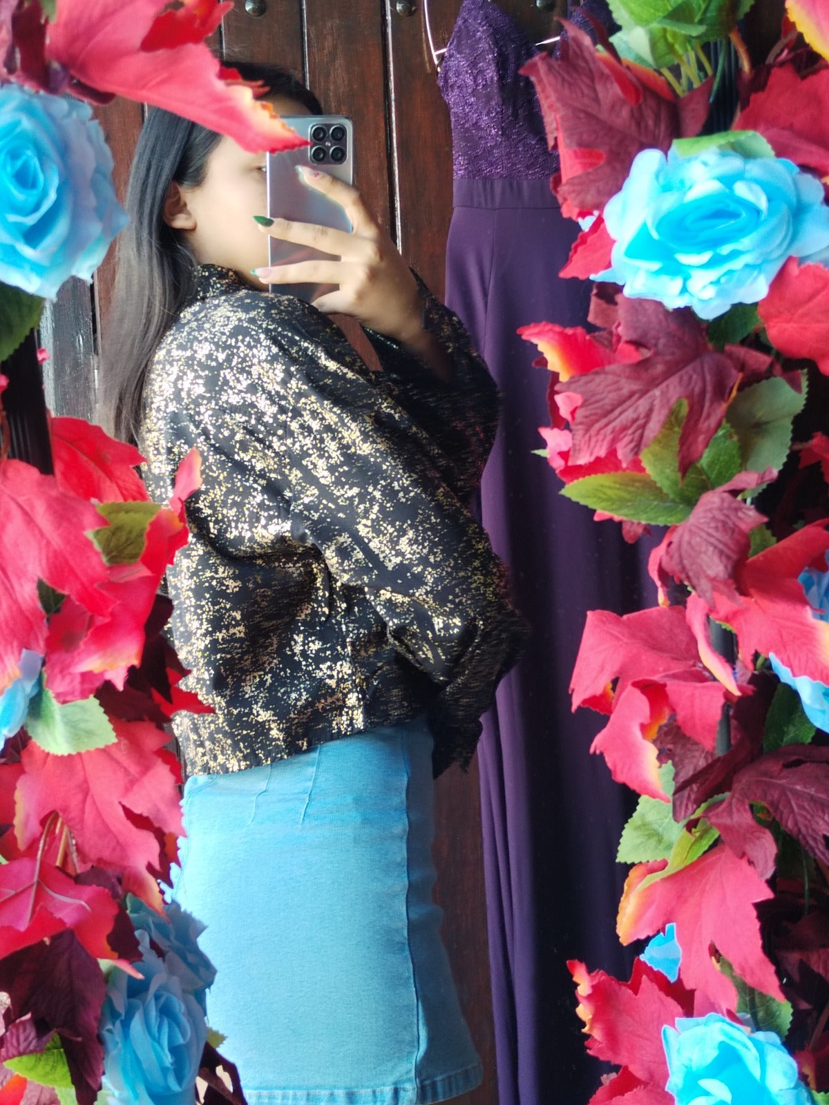 Blusa negra con dorado