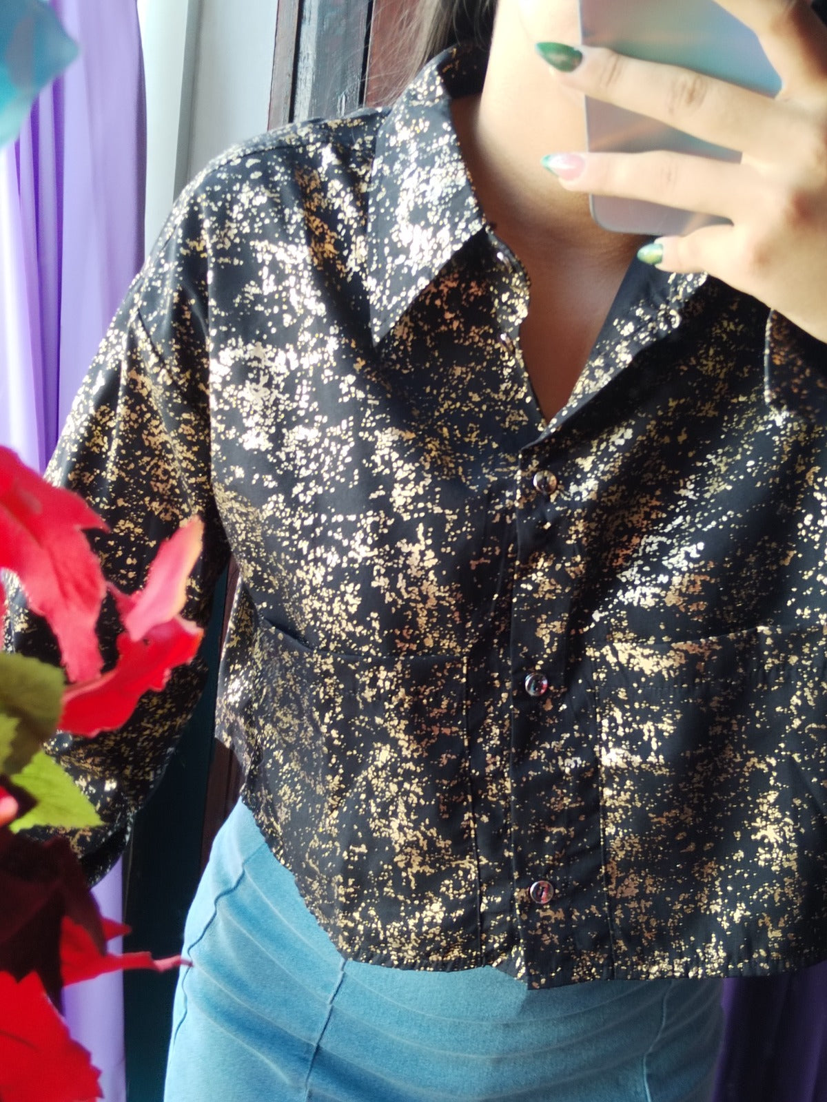 Blusa negra con dorado