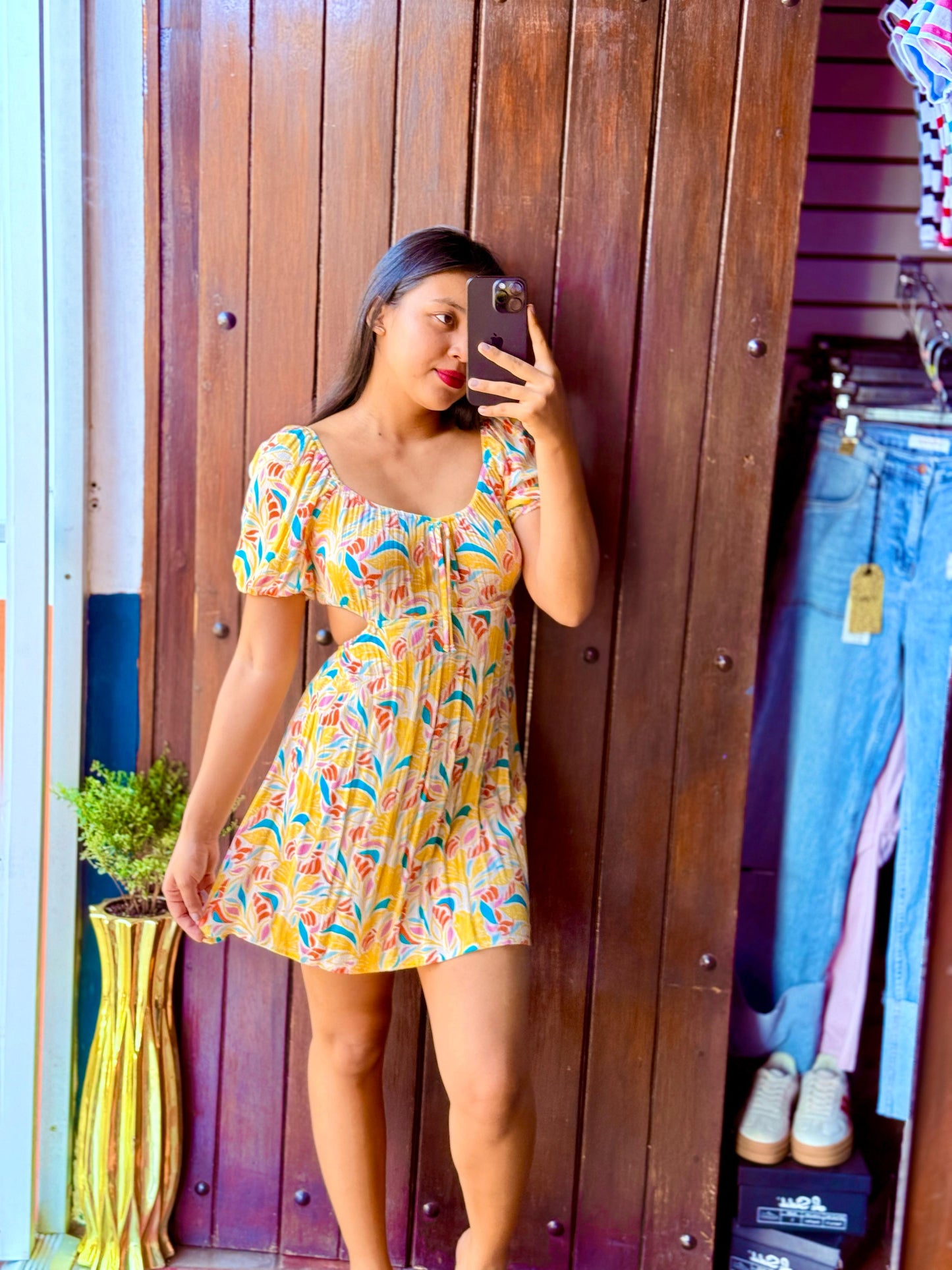Vestido amarillo floreado