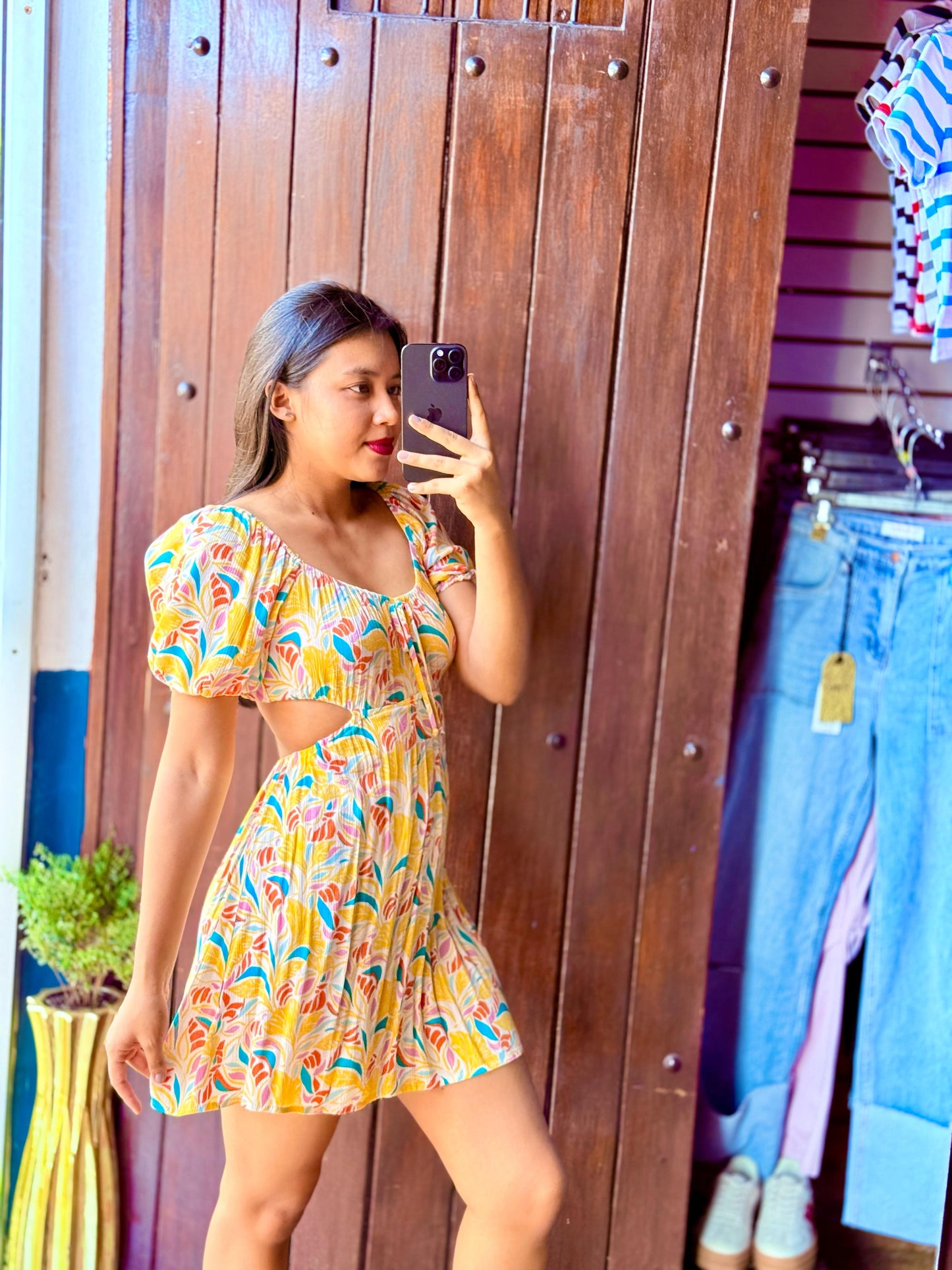 Vestido amarillo floreado