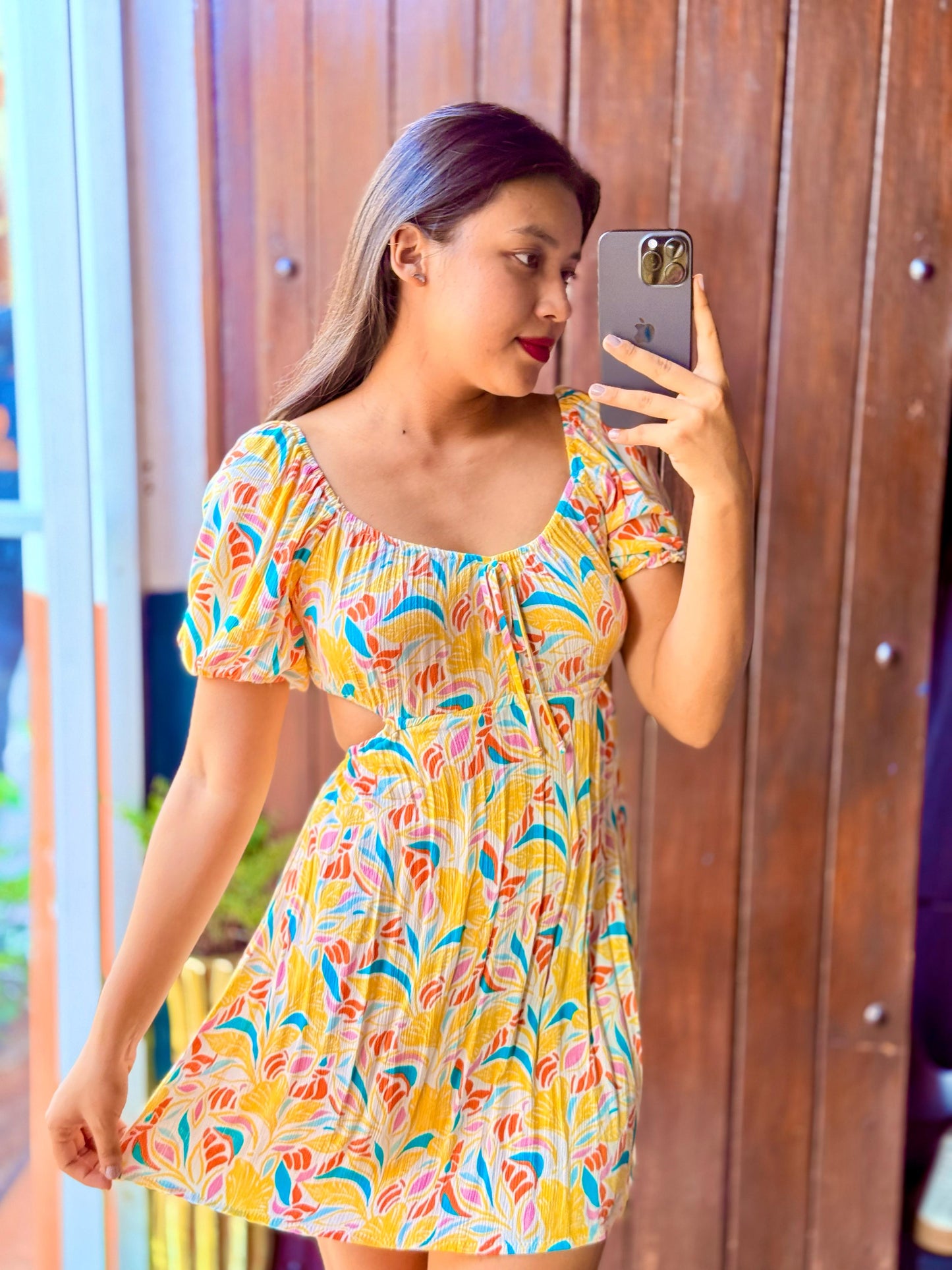 Vestido amarillo floreado
