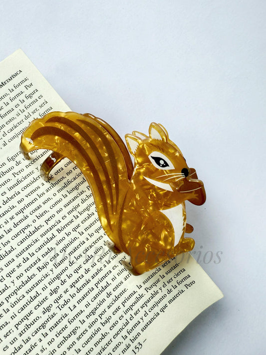 Pinza de cabello de ardilla