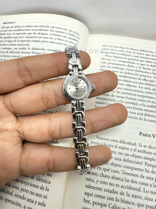 Reloj plateado de dama