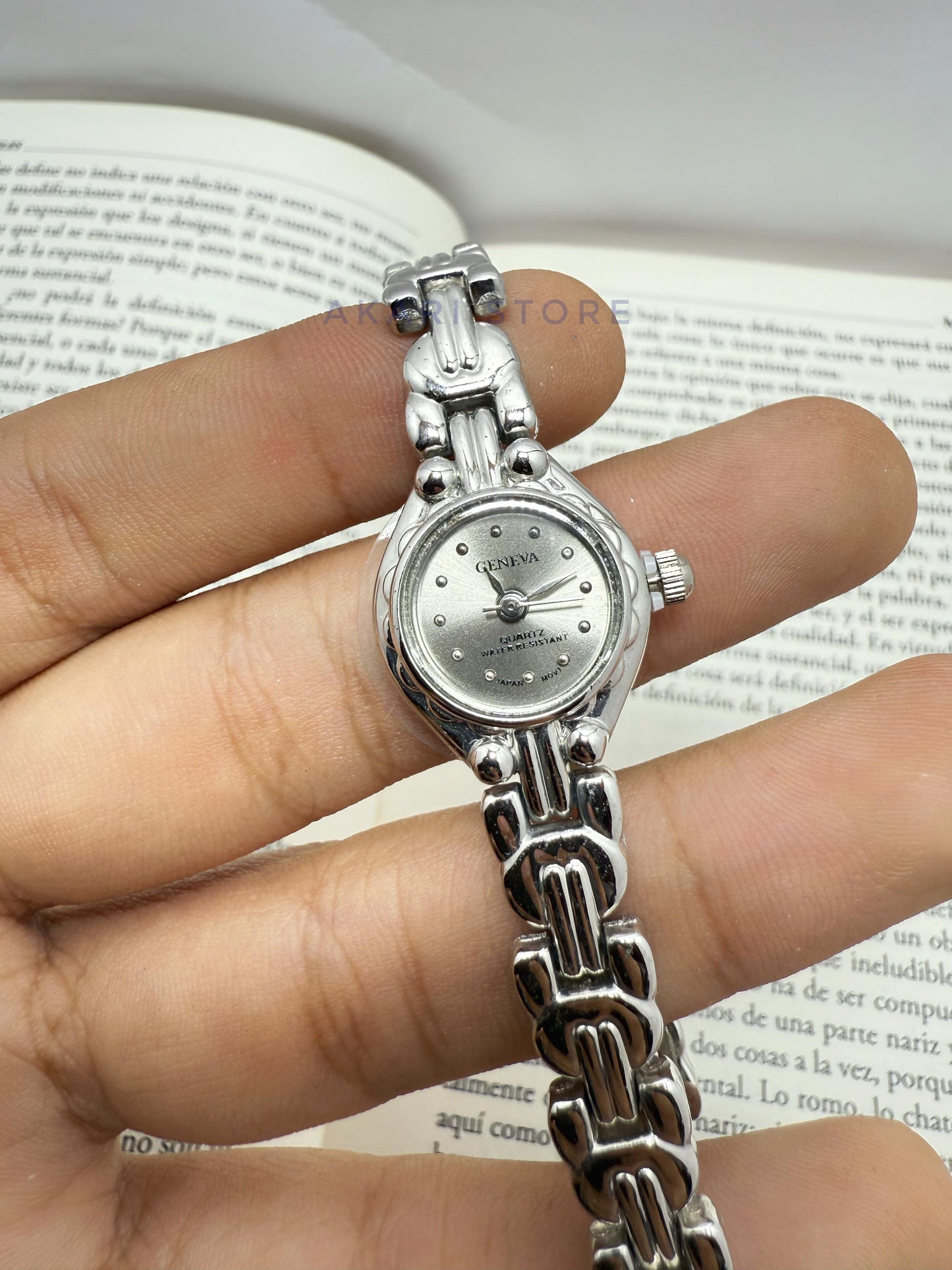 Reloj plateado de dama