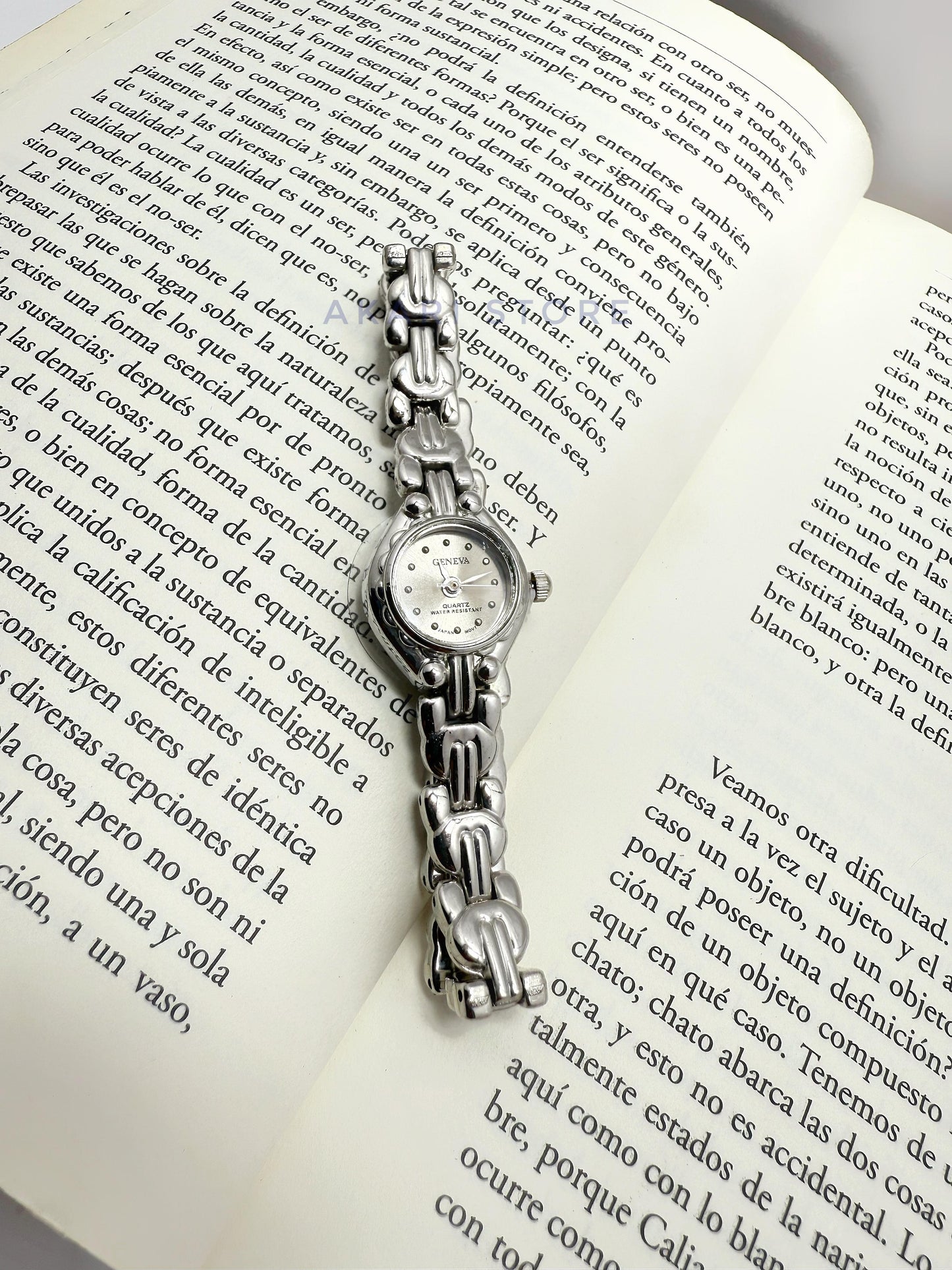 Reloj plateado de dama