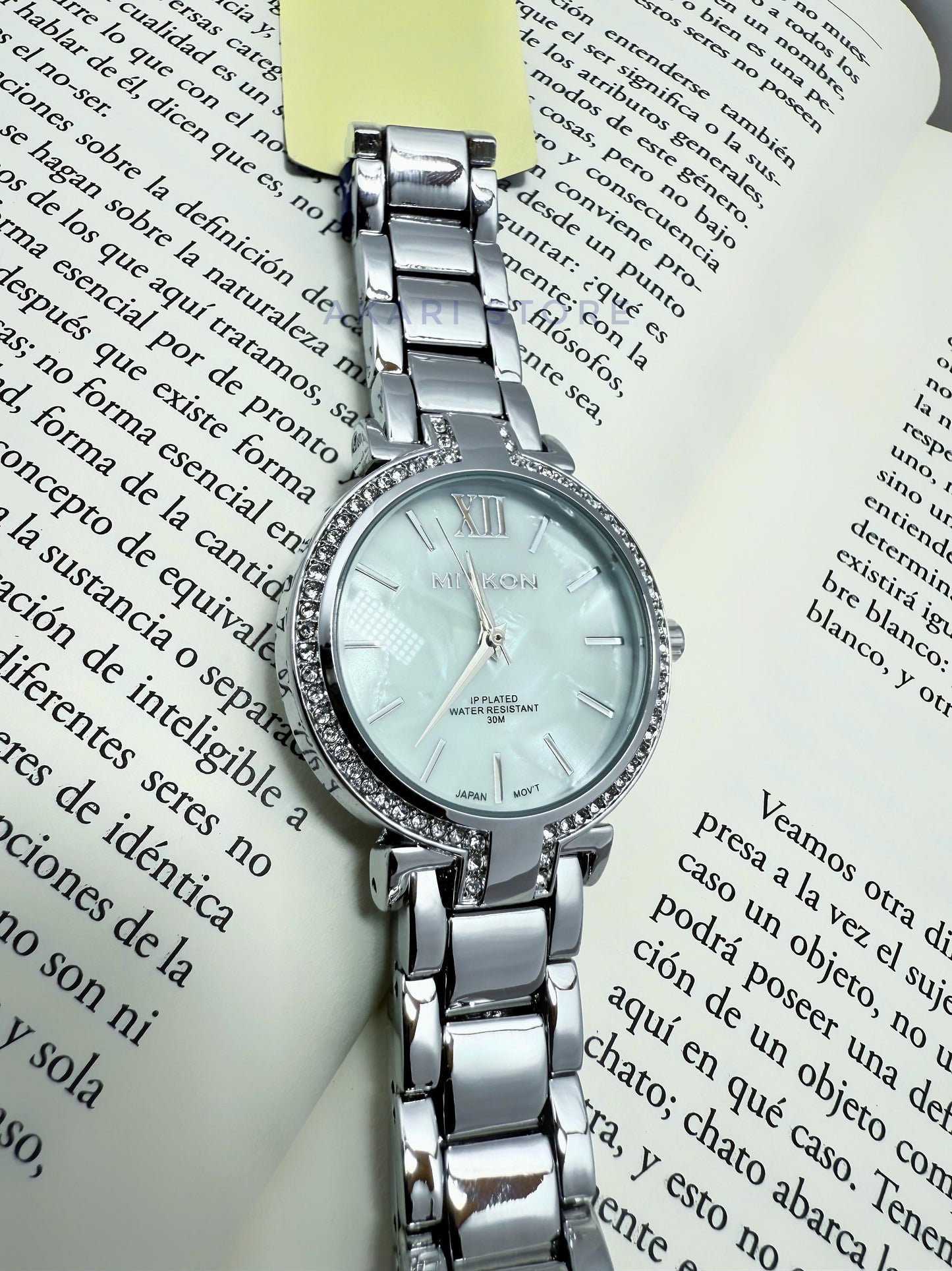 Reloj Elegante con brillos Plateado