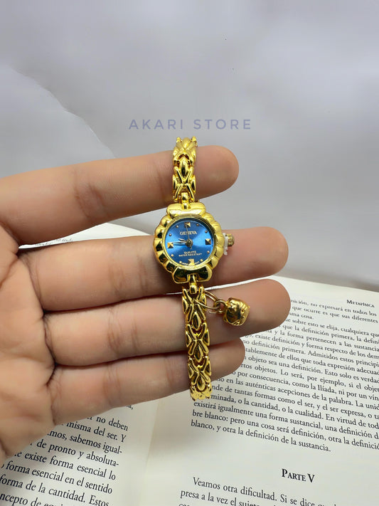 Reloj dorado de flor con dije de Hello Kity