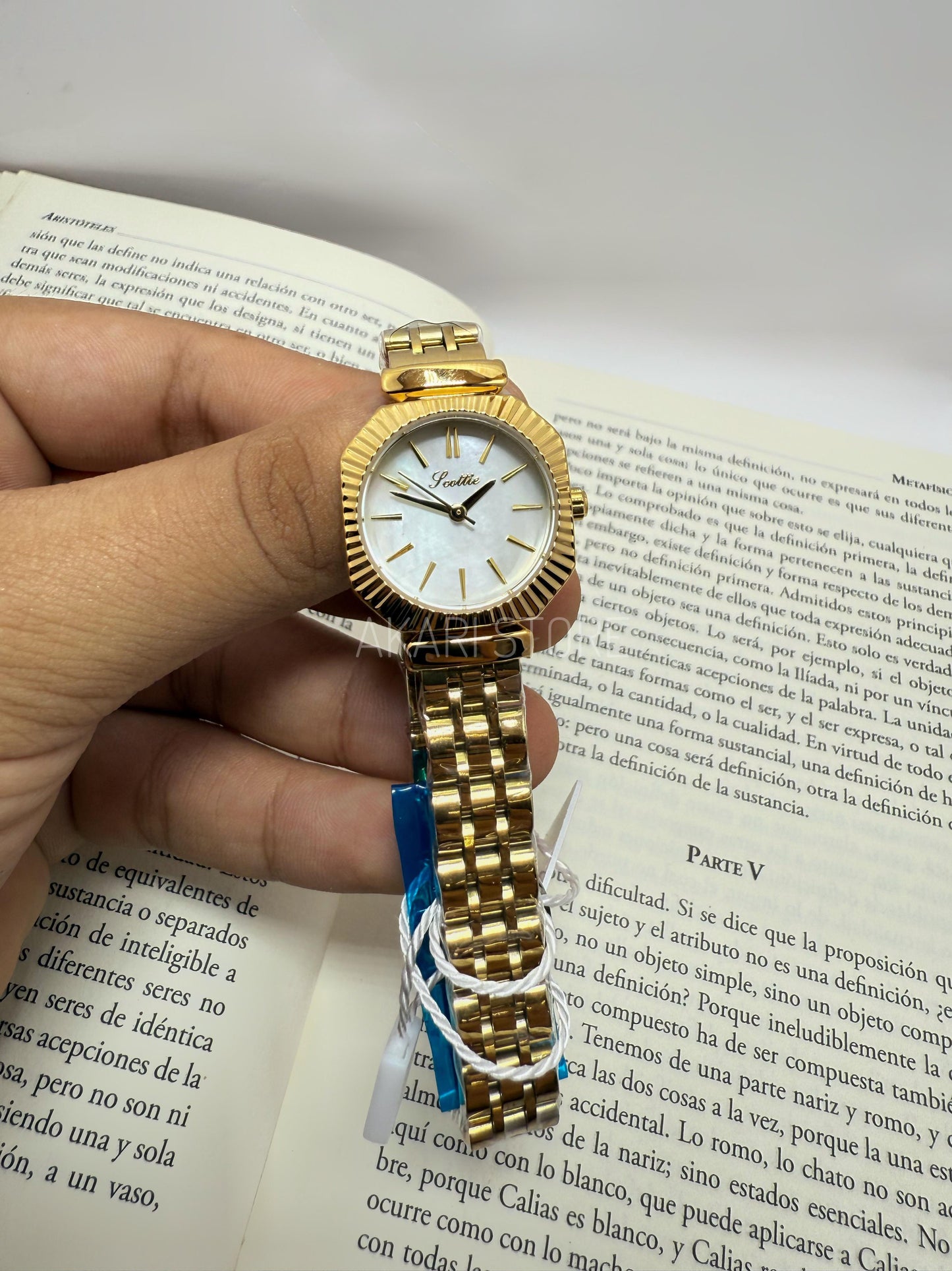 Reloj circular color plata