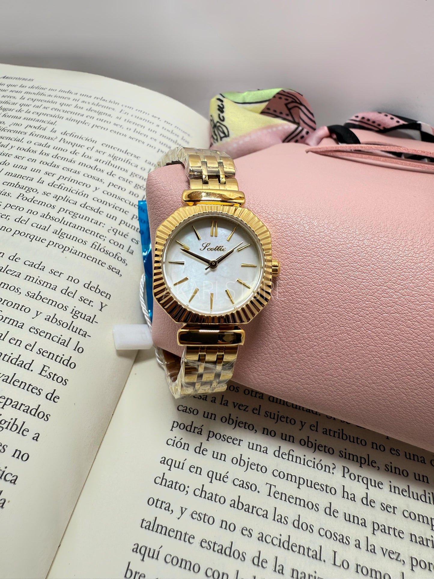 Reloj circular color plata