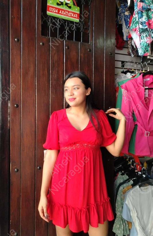 Vestido corto rojo con manga de princesa