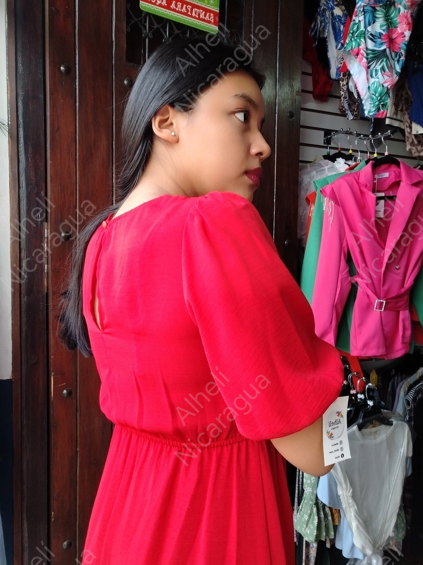 Vestido corto rojo con manga de princesa