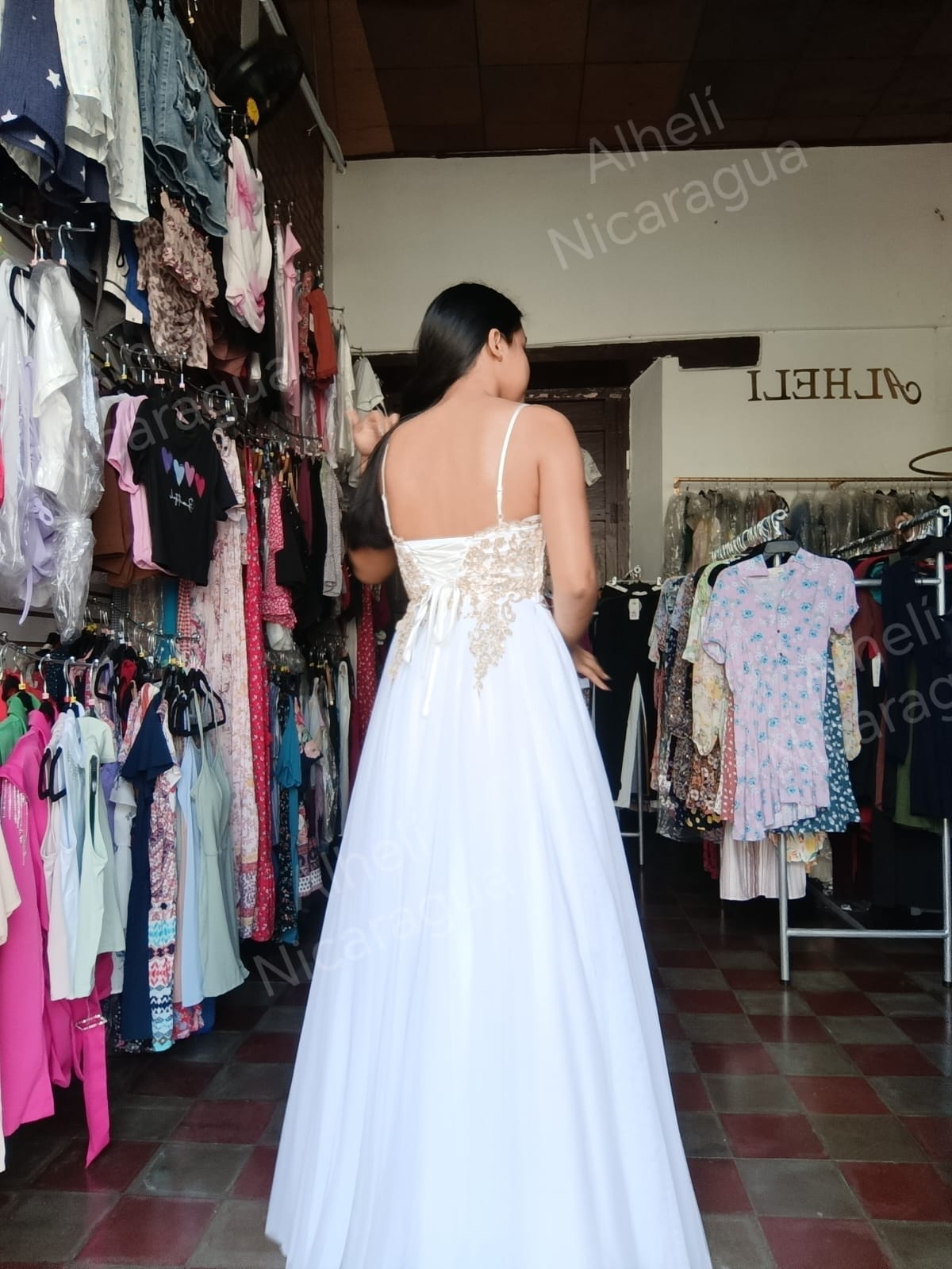 Vestido blanco con dorado LCH PROM