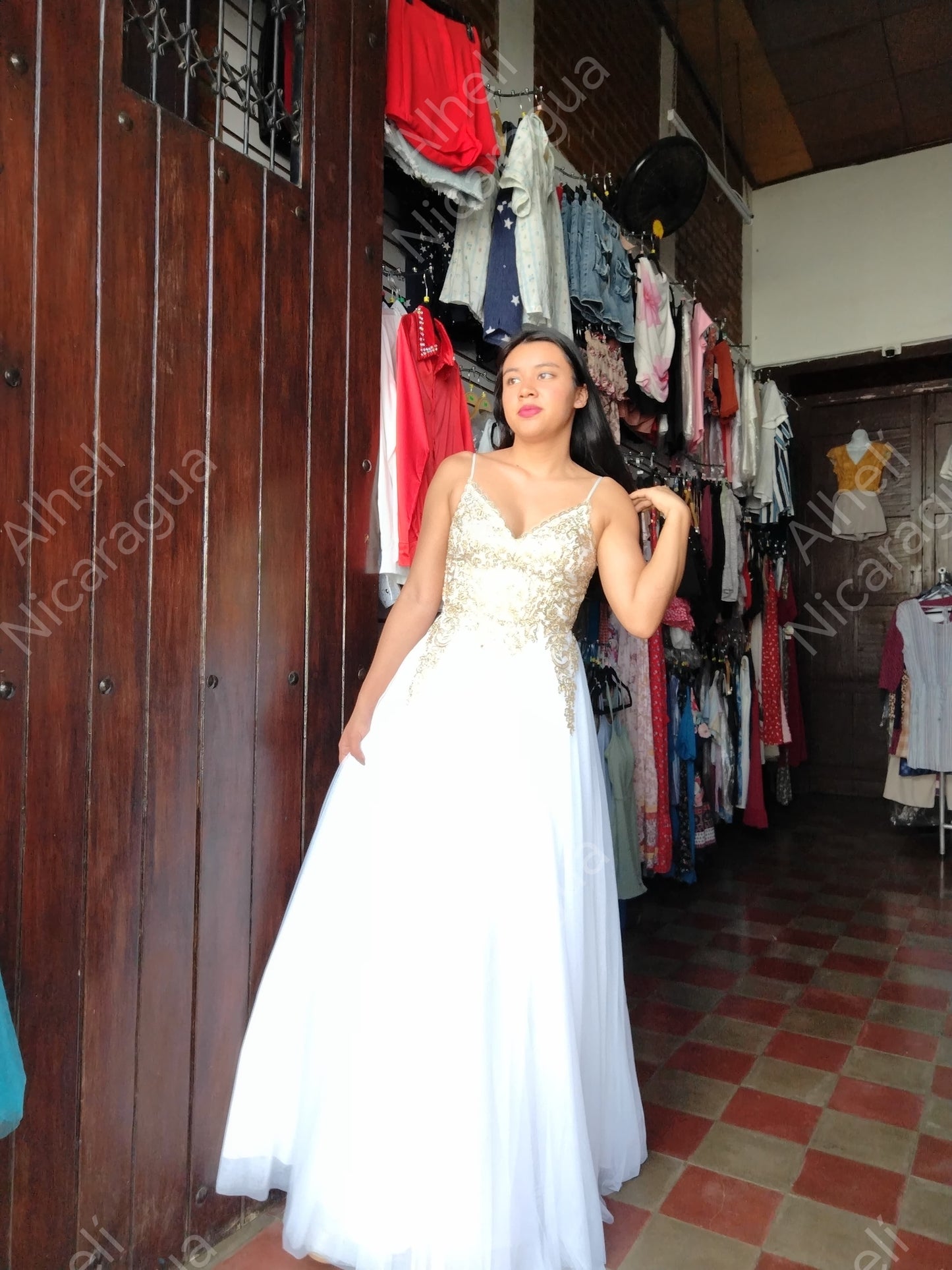 Vestido blanco con dorado LCH PROM