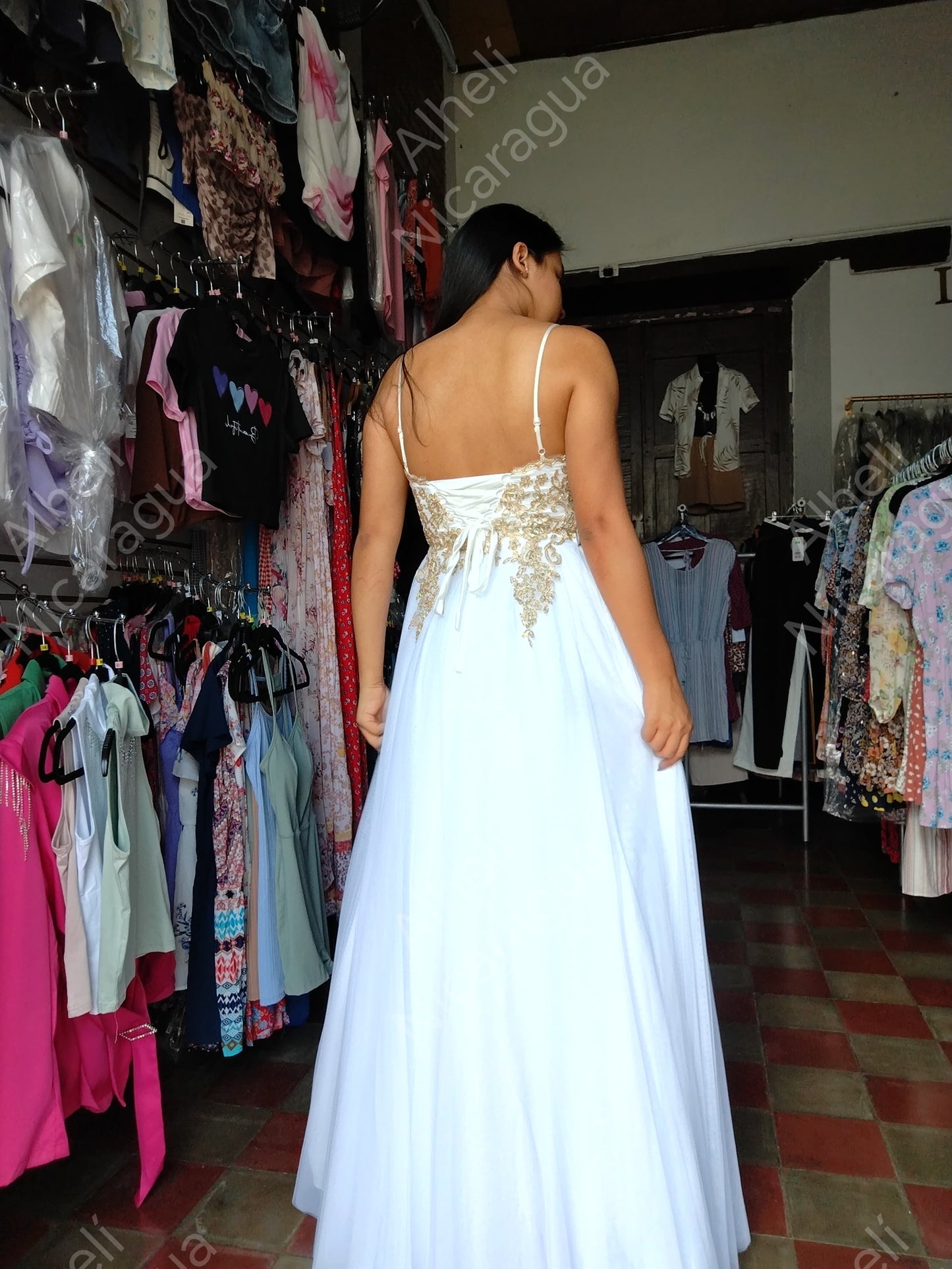 Vestido blanco con dorado LCH PROM