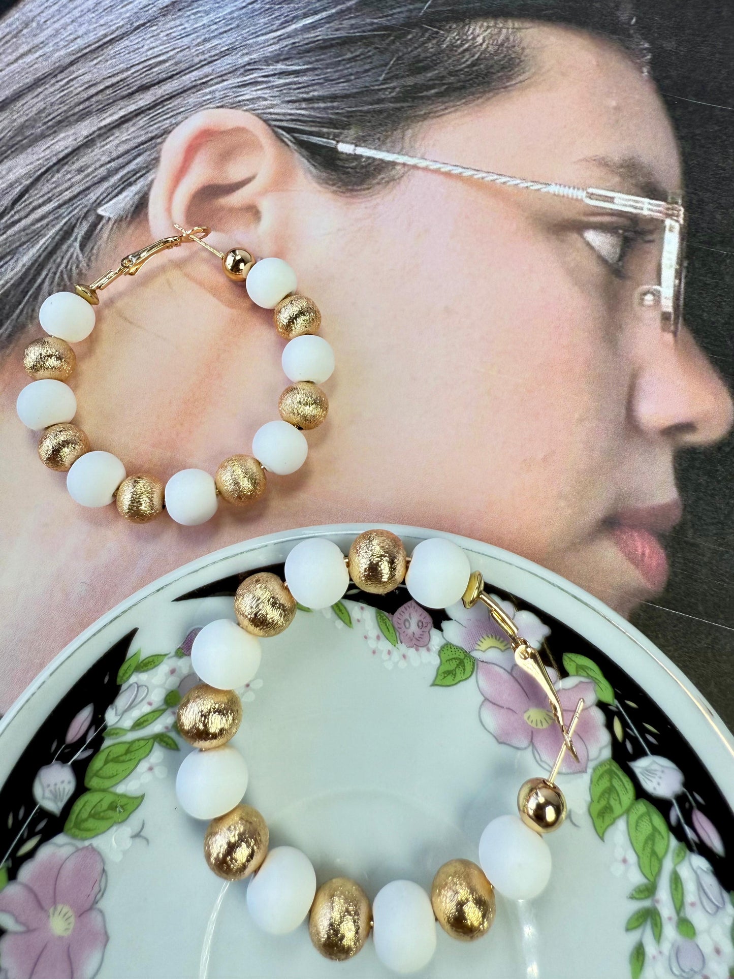 Aretes con cierre de cuentas y bolitas