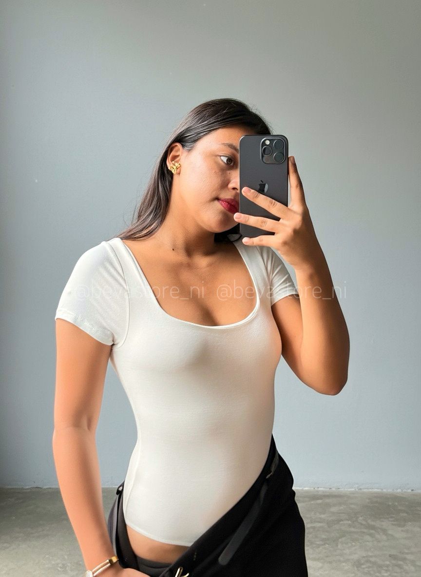 Bodysuit cuello cuadrado con mangas