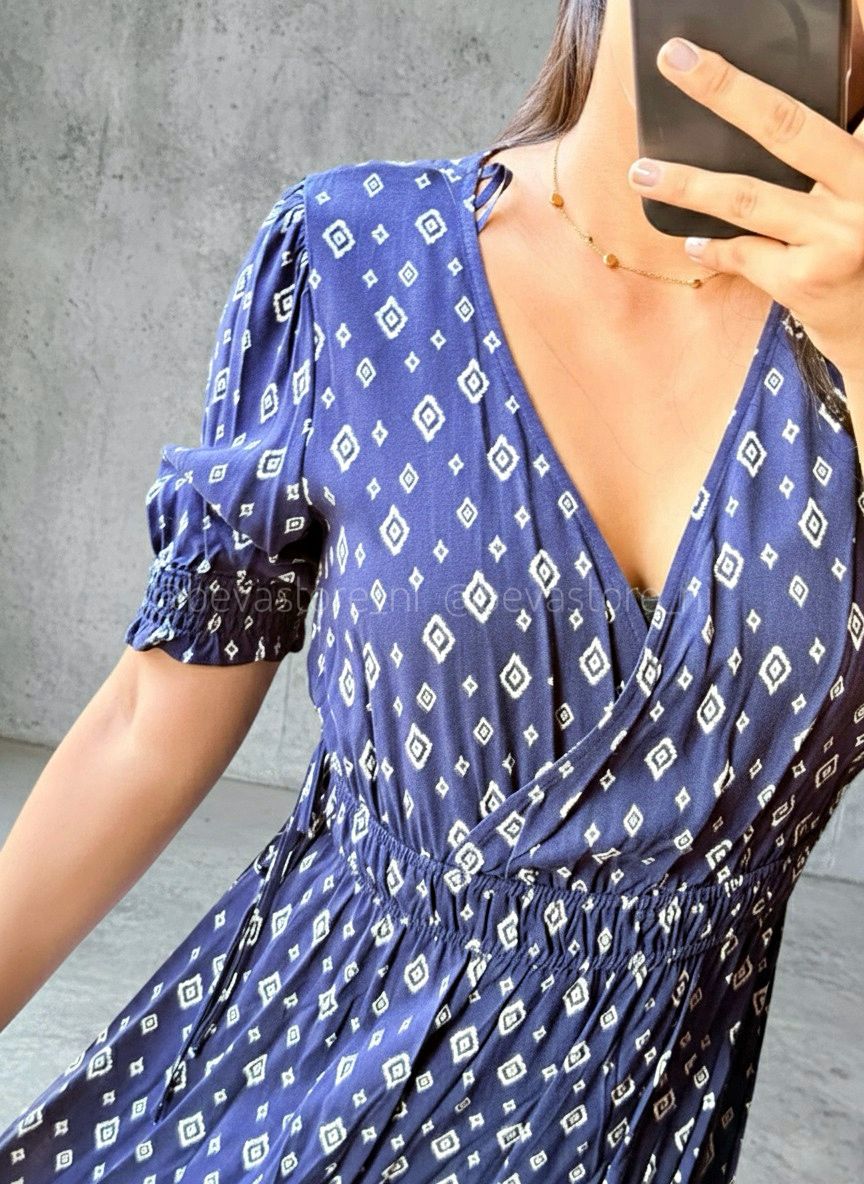 Vestido azul de formas