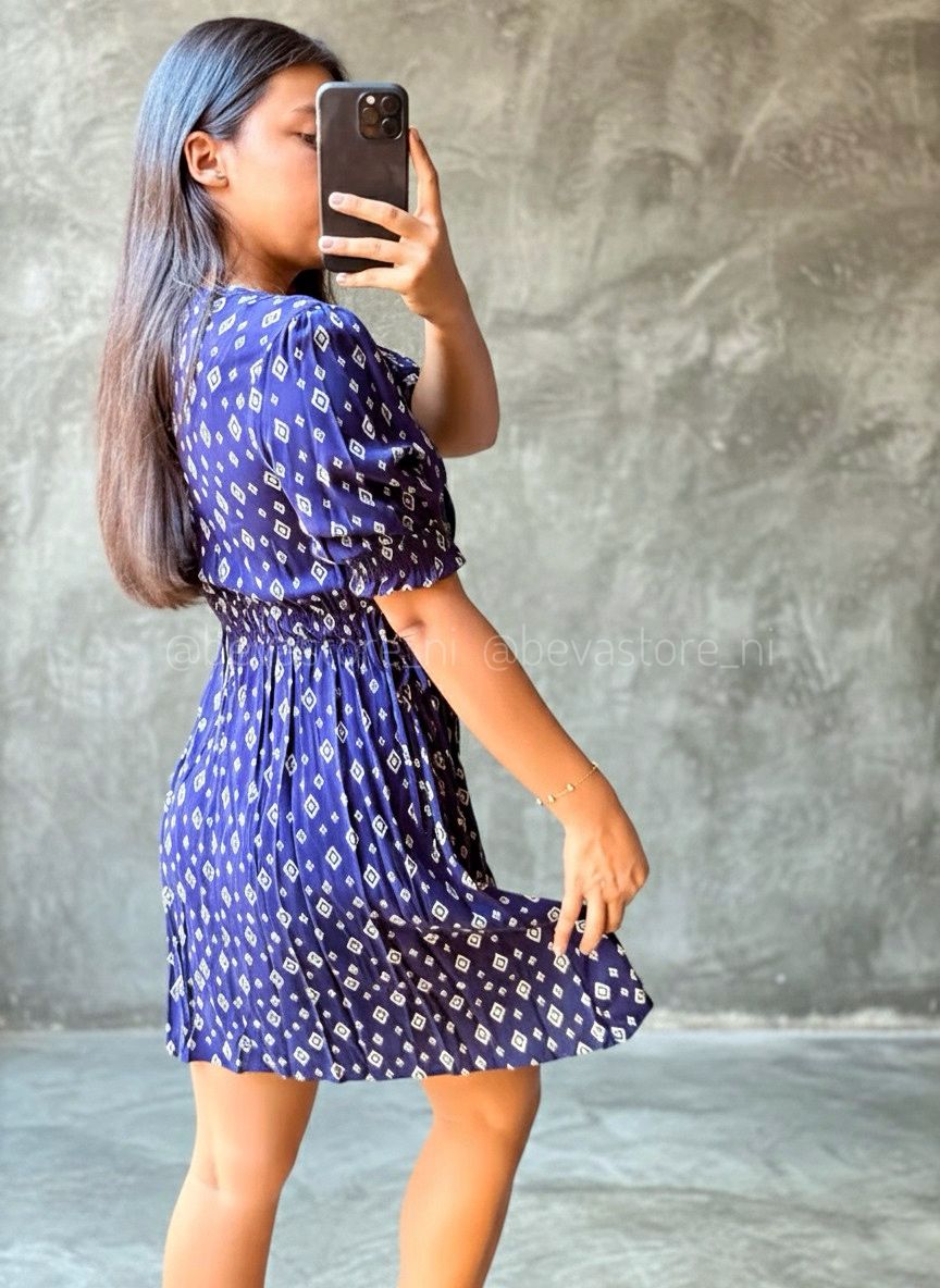 Vestido azul de formas