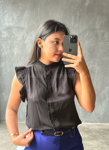 Blusa abotonada con volantes