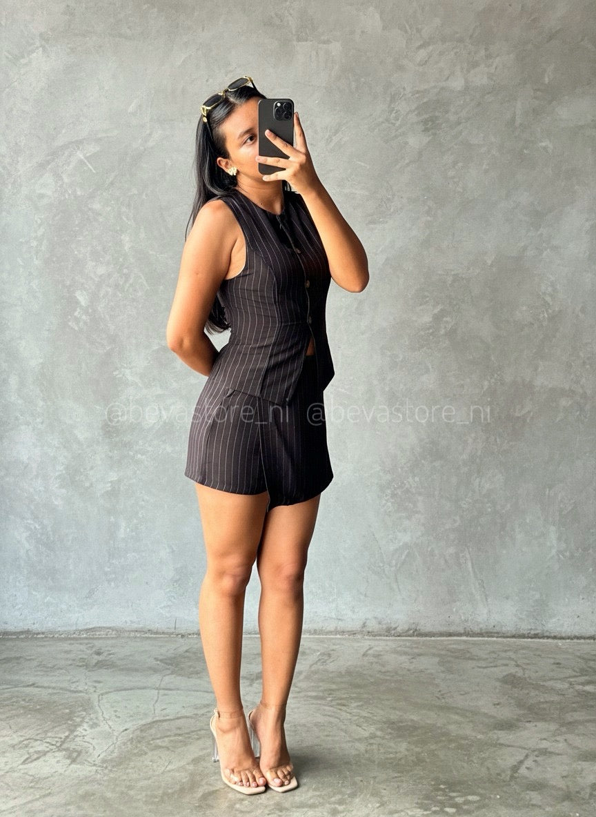 Set negro de rayas top y falda short