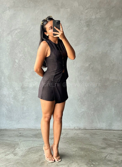 Set negro de rayas top y falda short