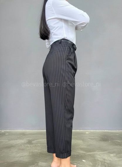 Pantalón de vestir de rayas con cinturón