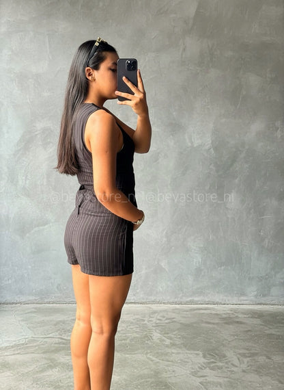 Set negro de rayas top y falda short