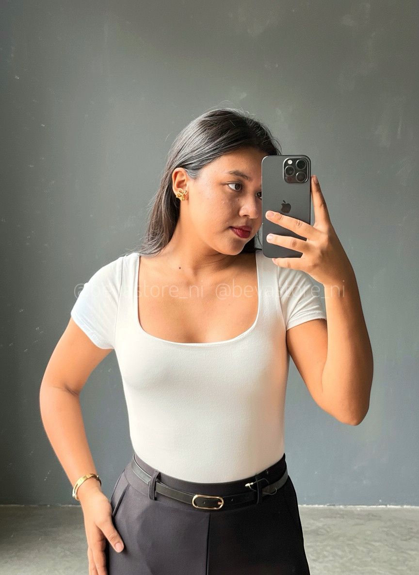Bodysuit cuello cuadrado con mangas