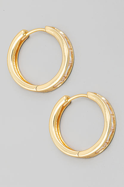 Aretes dorados pequeños con aros y circonita