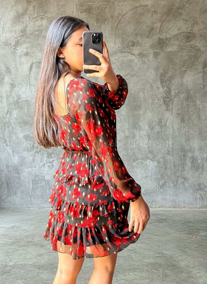 Vestido negro floreado con rojo