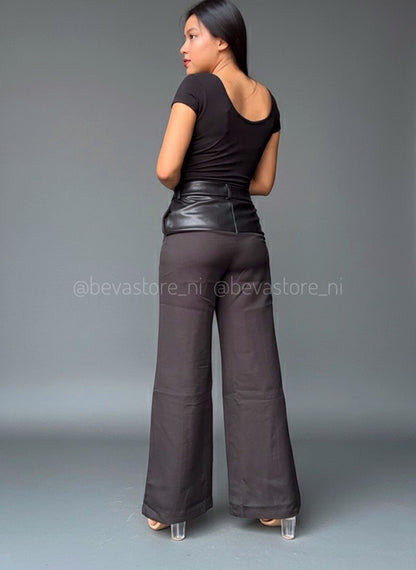Pantalón Recto color Negro con cuerina