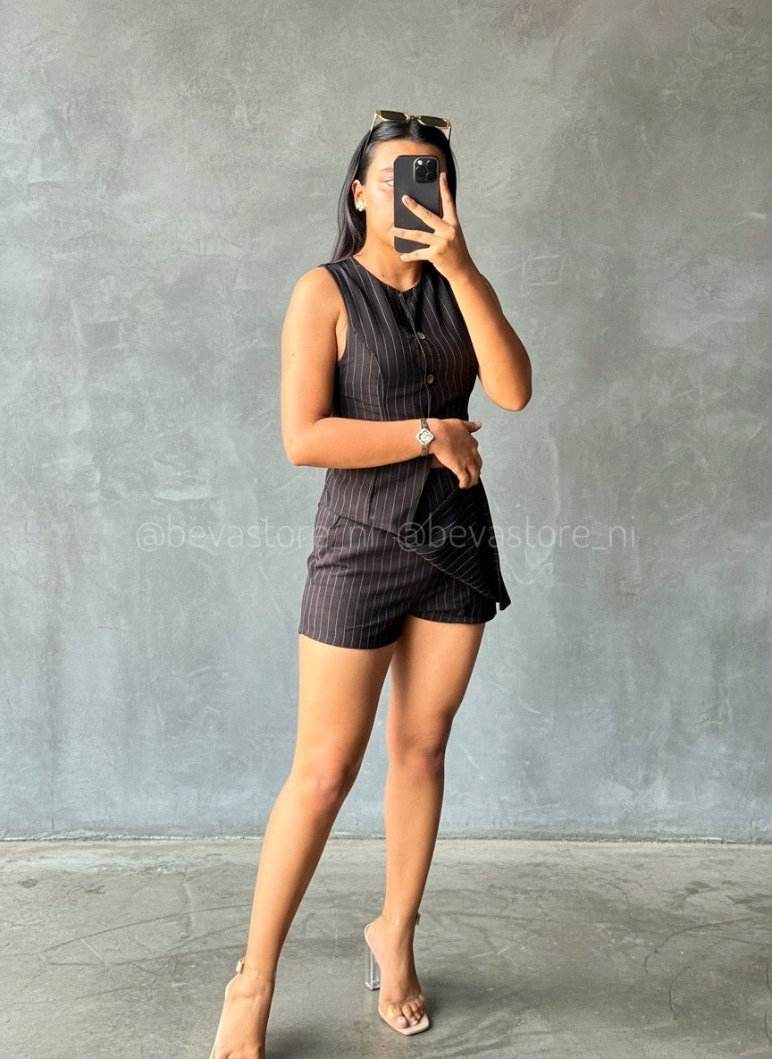 Set negro de rayas top y falda short