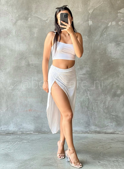 Conjunto de Camisa Corta y Falda Larga Abierta