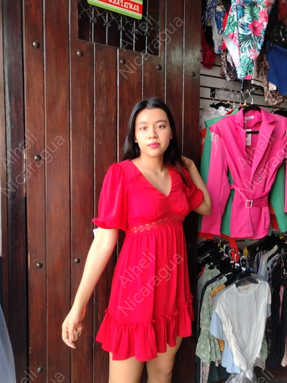 Vestido corto rojo con manga de princesa
