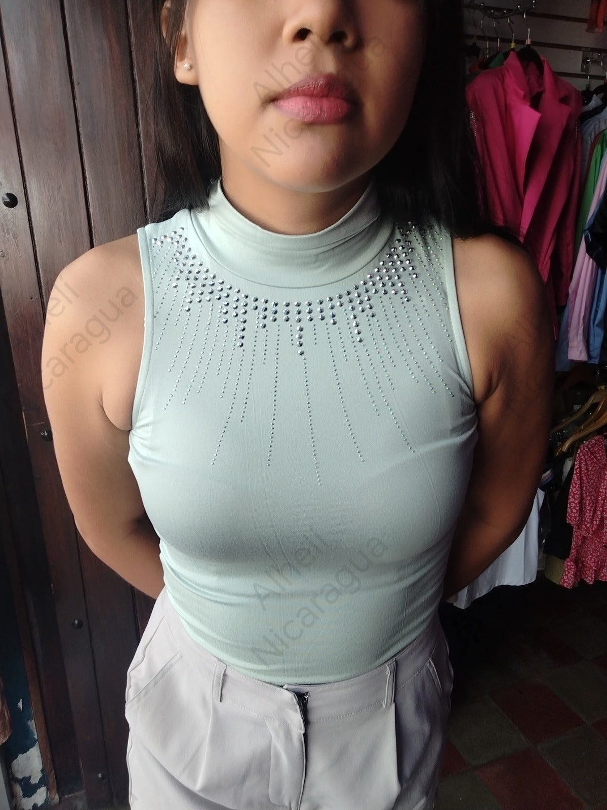 Tank top verde con perlitas