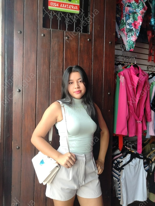 Tank top verde con perlitas