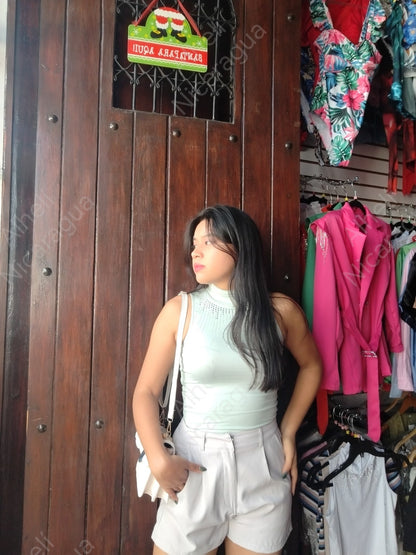 Tank top verde con perlitas