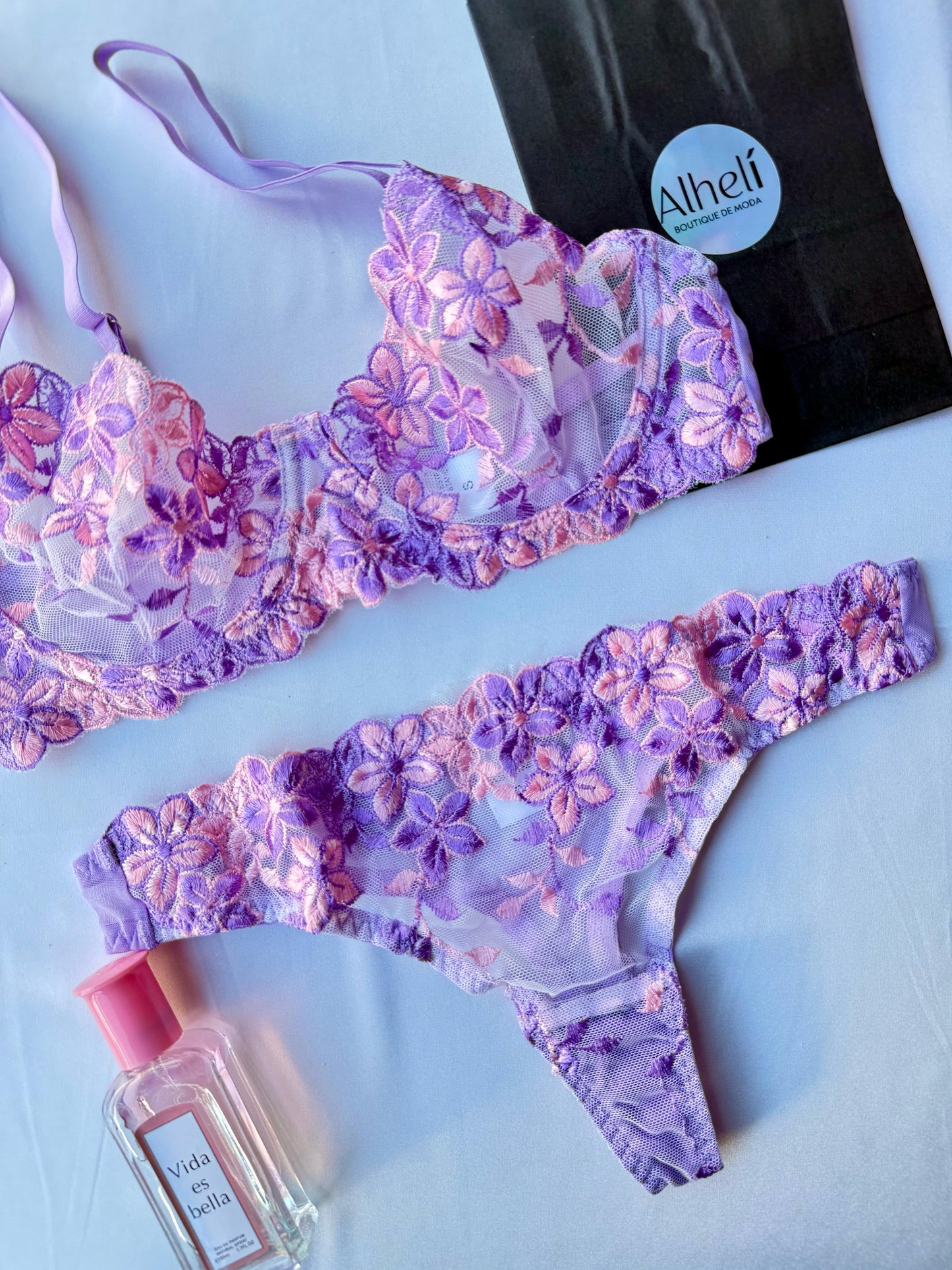 Lenceria morado con bordado floral romantica 2 piezas