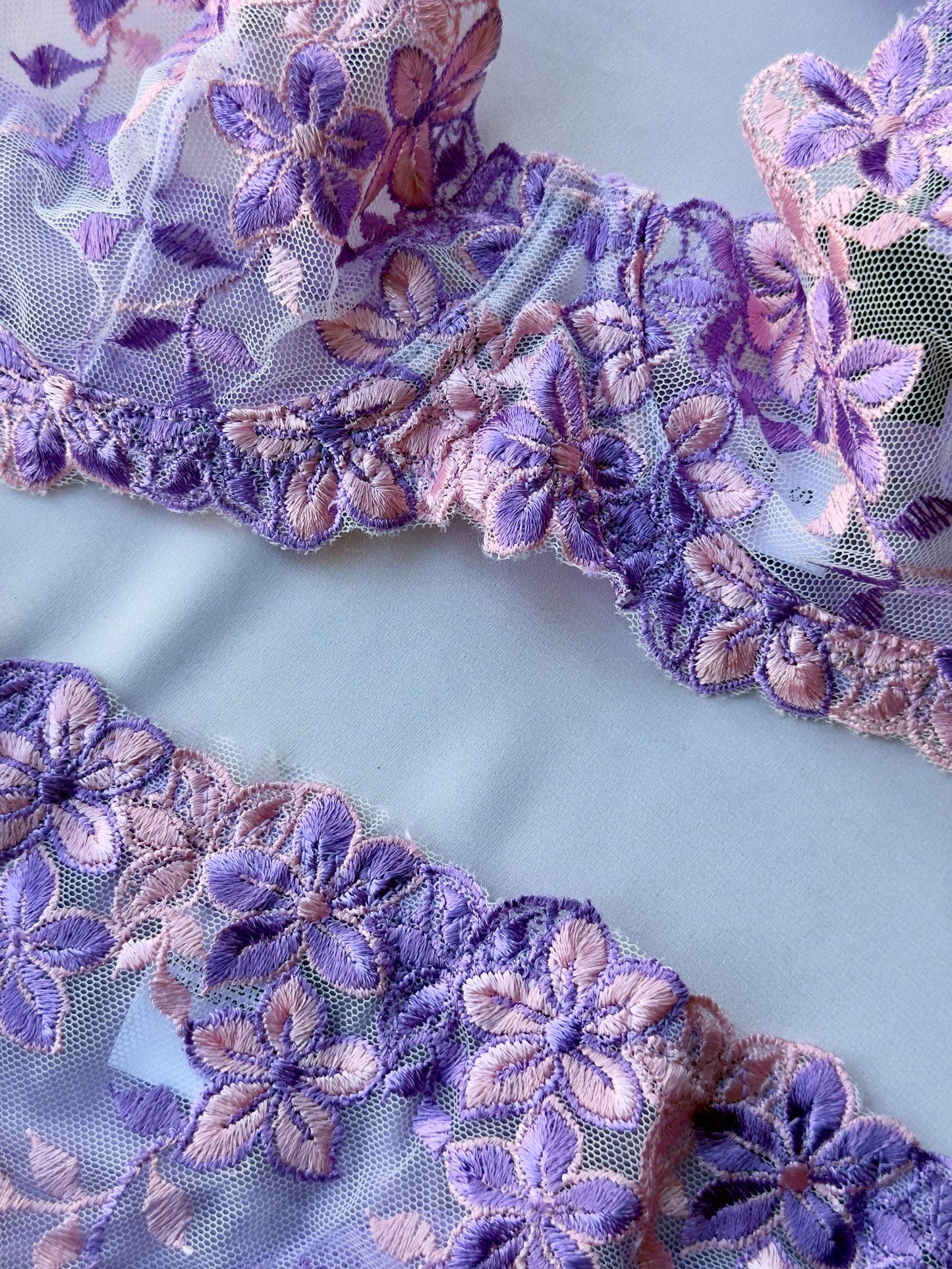 Lenceria morado con bordado floral romantica 2 piezas