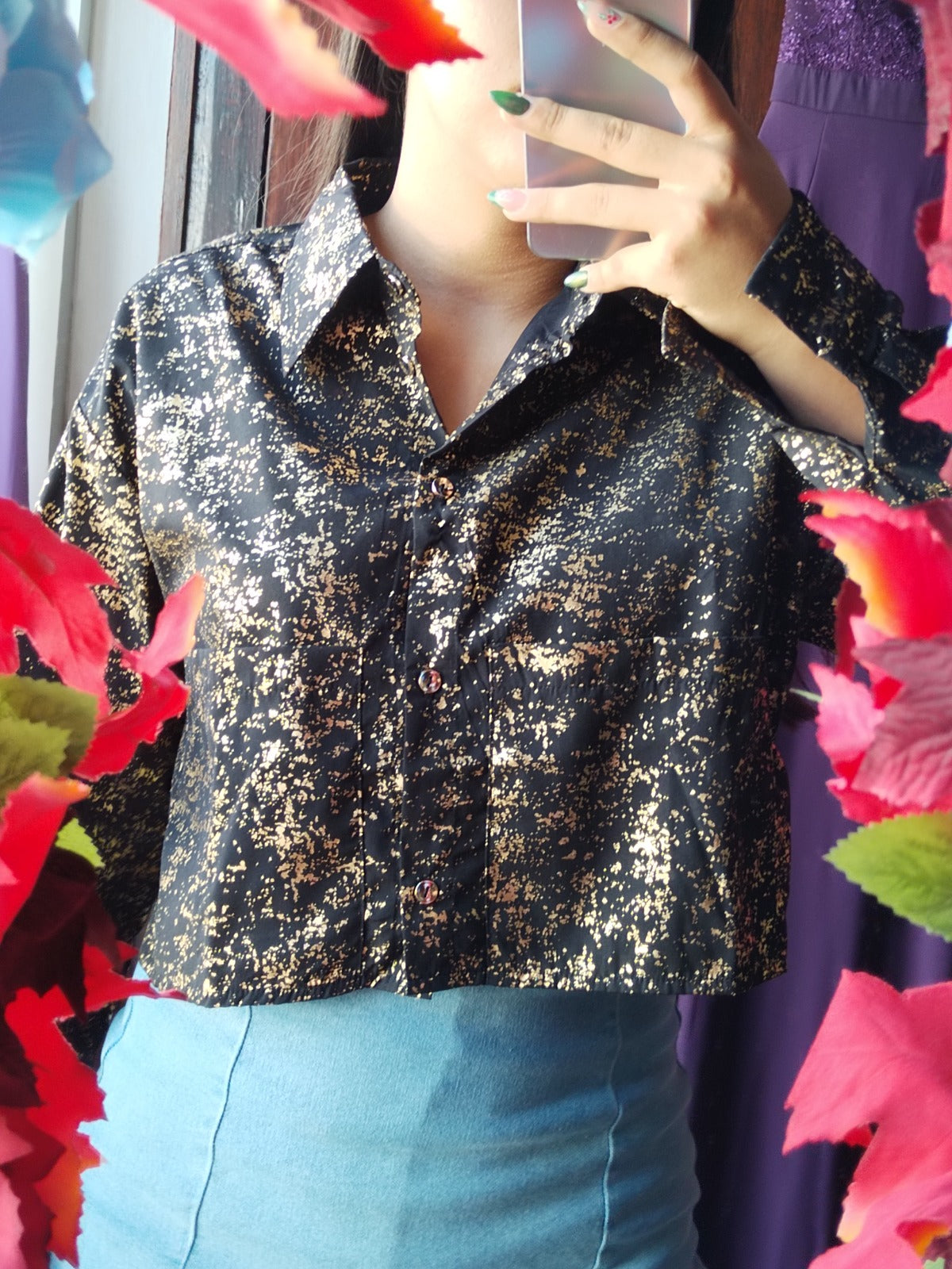 Blusa negra con dorado