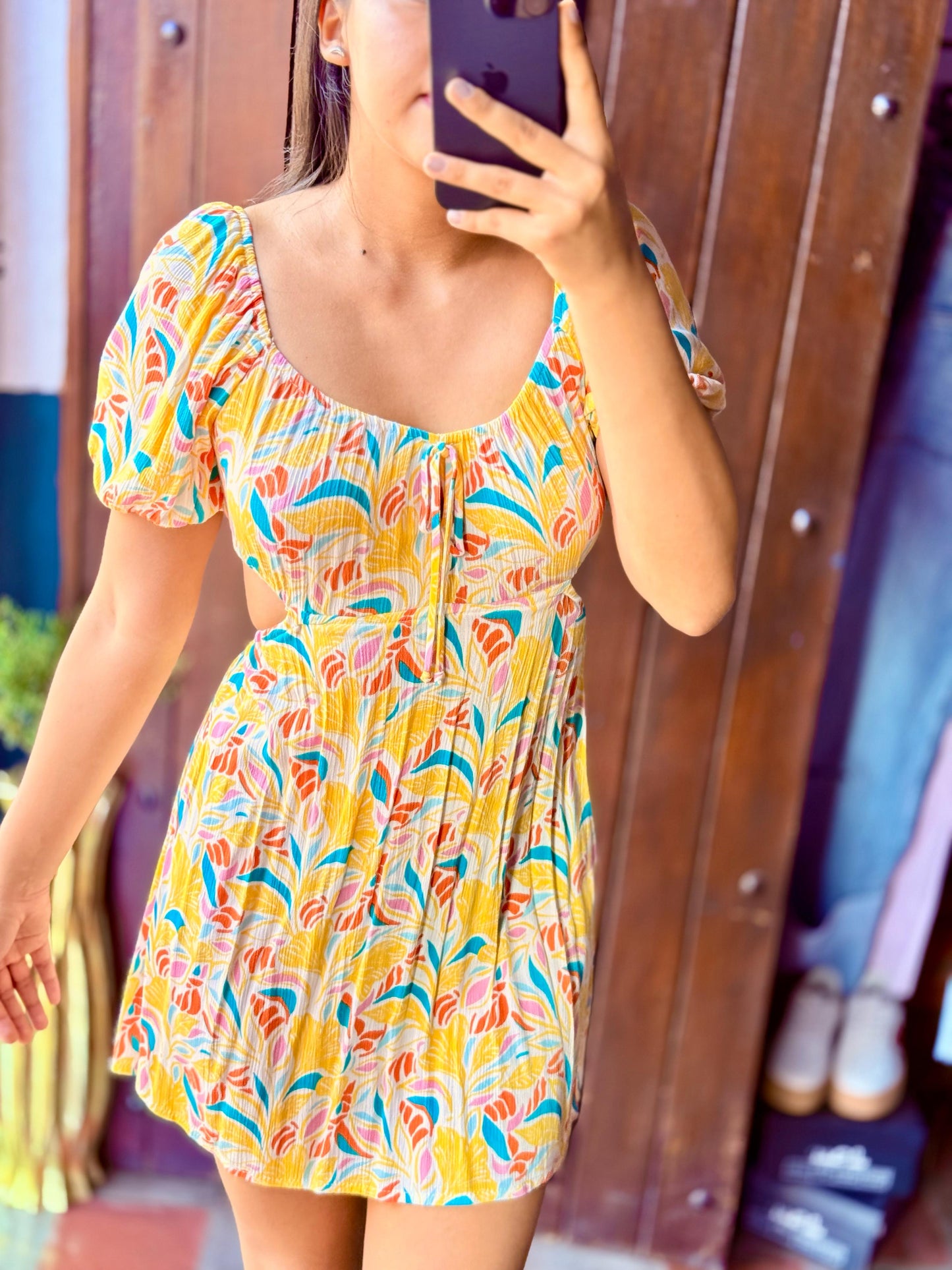 Vestido amarillo floreado