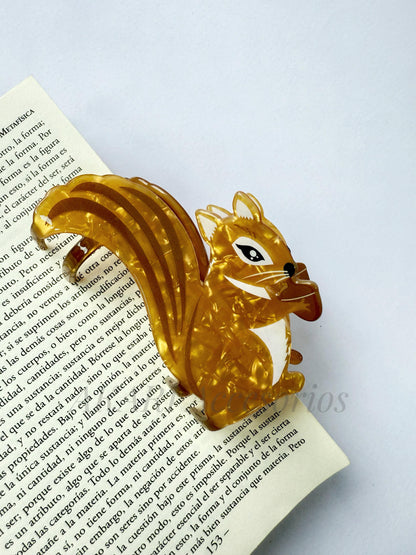 Pinza de cabello de ardilla