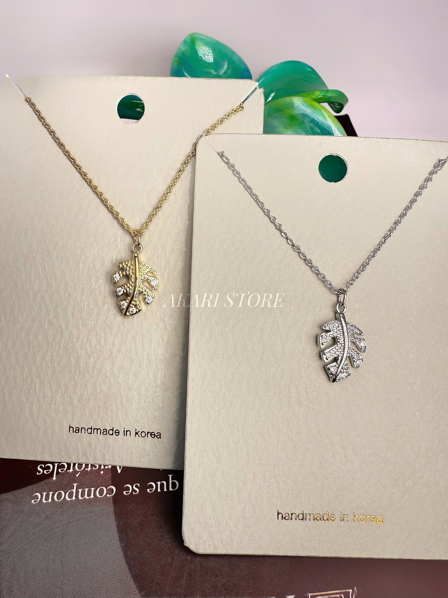 Cadena con Dije de Hoja de Mini Monstera
